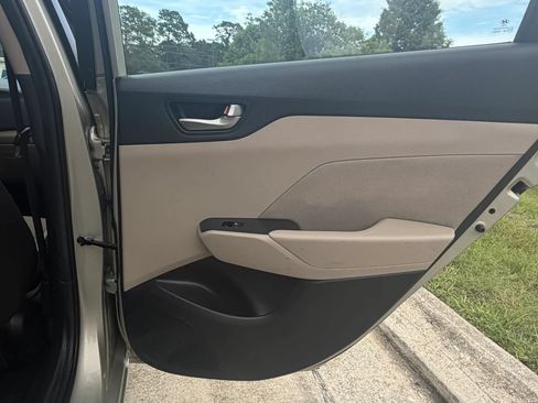 Used 2020 Hyundai Accent SE w/ Cargo Package FWD image 28