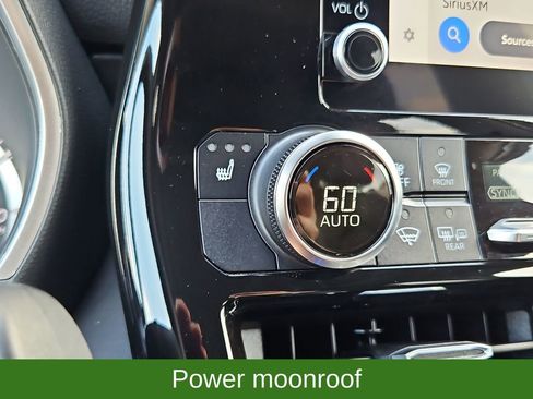 Used 2023 Toyota Highlander XLE image 18