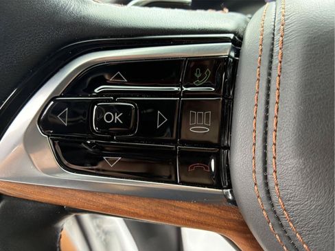 Used 2021 Jeep Grand Cherokee L Summit AWD/4WD image 24