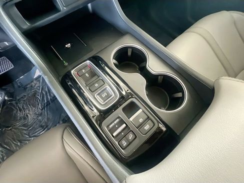 Used 2025 Honda Pilot Touring image 25