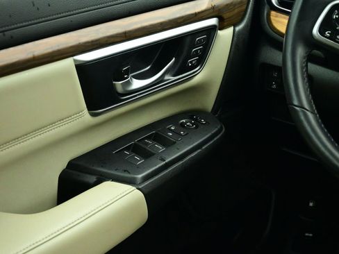 Used 2019 Honda CR-V Touring image 39