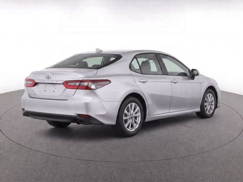 Used 2025 Toyota Camry LE FWD image 4