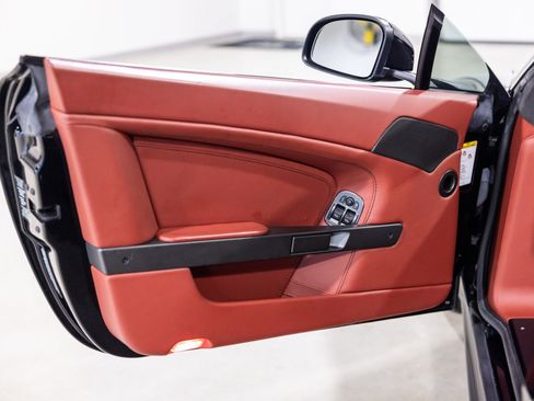 Used 2014 Aston Martin V8 Vantage Roadster RWD image 27