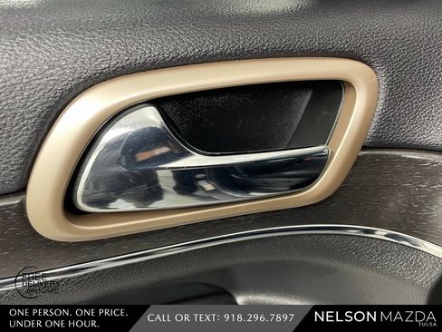 Used 2017 Jeep Grand Cherokee Limited w/ Luxury Group II image 21