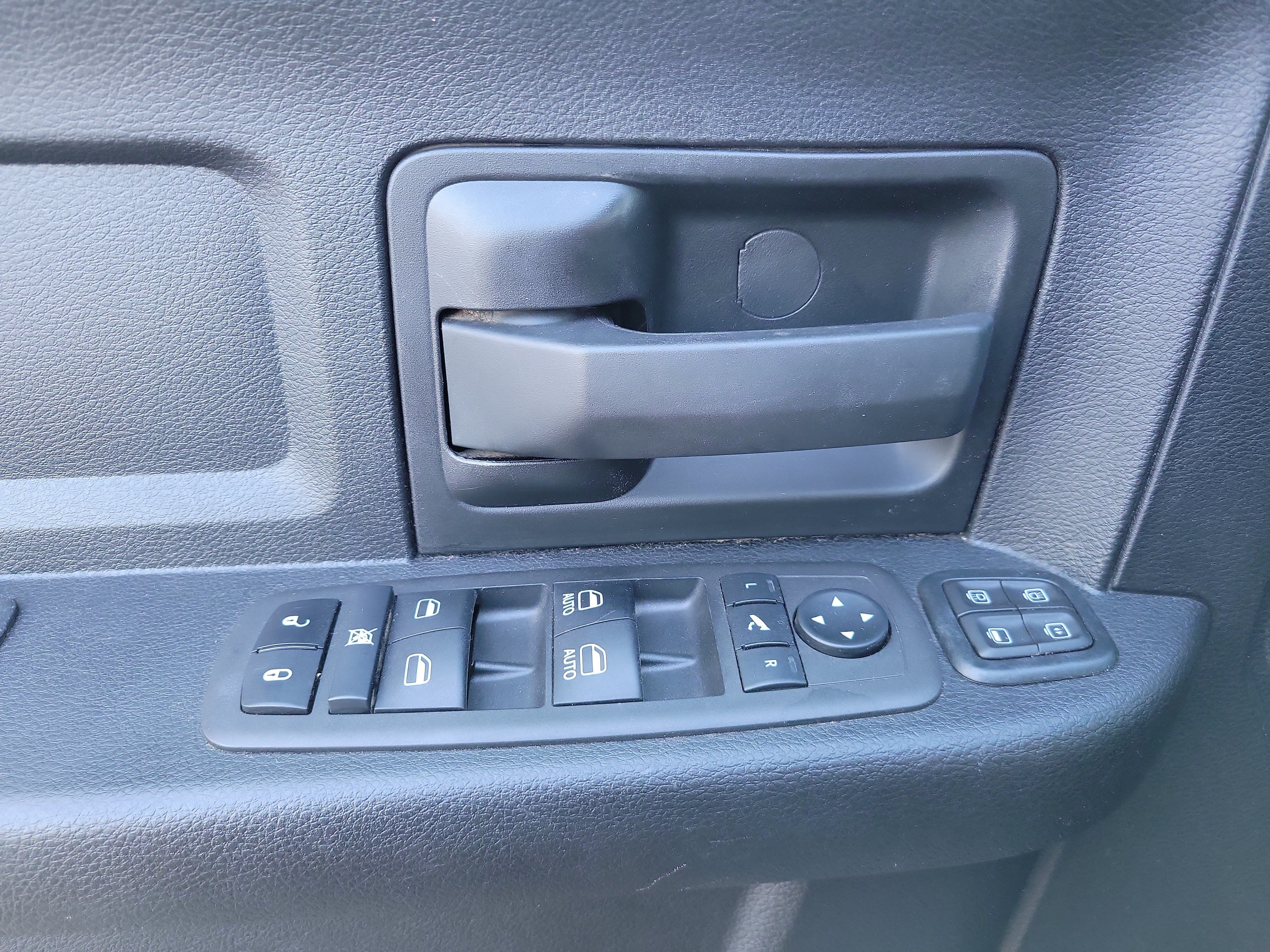 Used 2024 RAM 2500 Tradesman w/ Chrome Appearance Group AWD/4WD image 24
