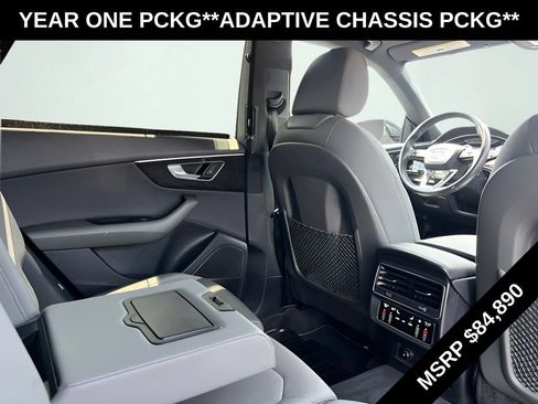 Used 2019 Audi Q8 Prestige w/ Adaptive Chassis Package AWD/4WD image 32