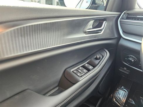 New 2025 Jeep Grand Cherokee Altitude image 28