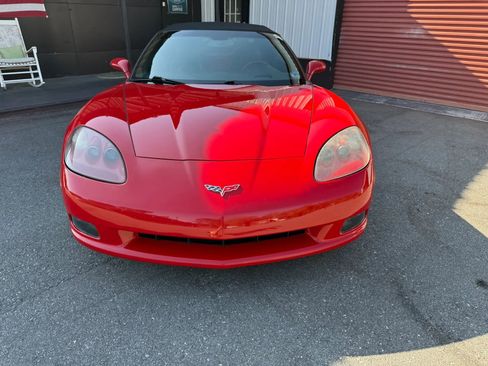 Used 2006 Chevrolet Corvette Coupe w/ Preferred Equipment Group RWD image 7