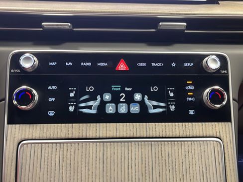 Used 2025 Genesis GV80 3.5T Prestige AWD/4WD image 19