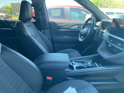 Used 2025 Ford Explorer ST-Line w/ ST-Line Street Pack AWD/4WD image 8