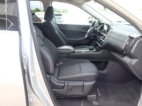 Used 2025 Nissan Pathfinder SV FWD image 24