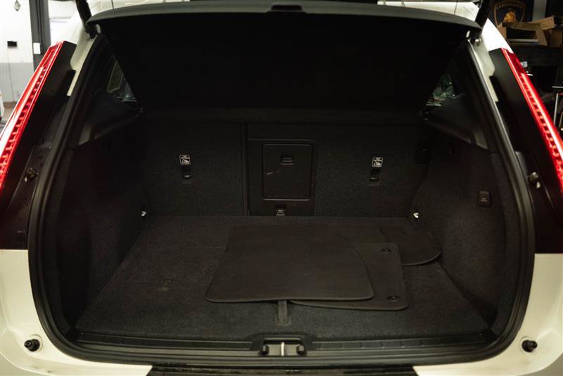 Used 2023 Volvo XC40 B4 Ultimate FWD image 7