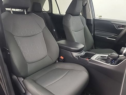 Used 2025 Toyota RAV4 XLE AWD/4WD image 16