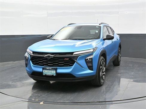 Certified 2025 Chevrolet Trax RS w/ Sunroof Package image 2