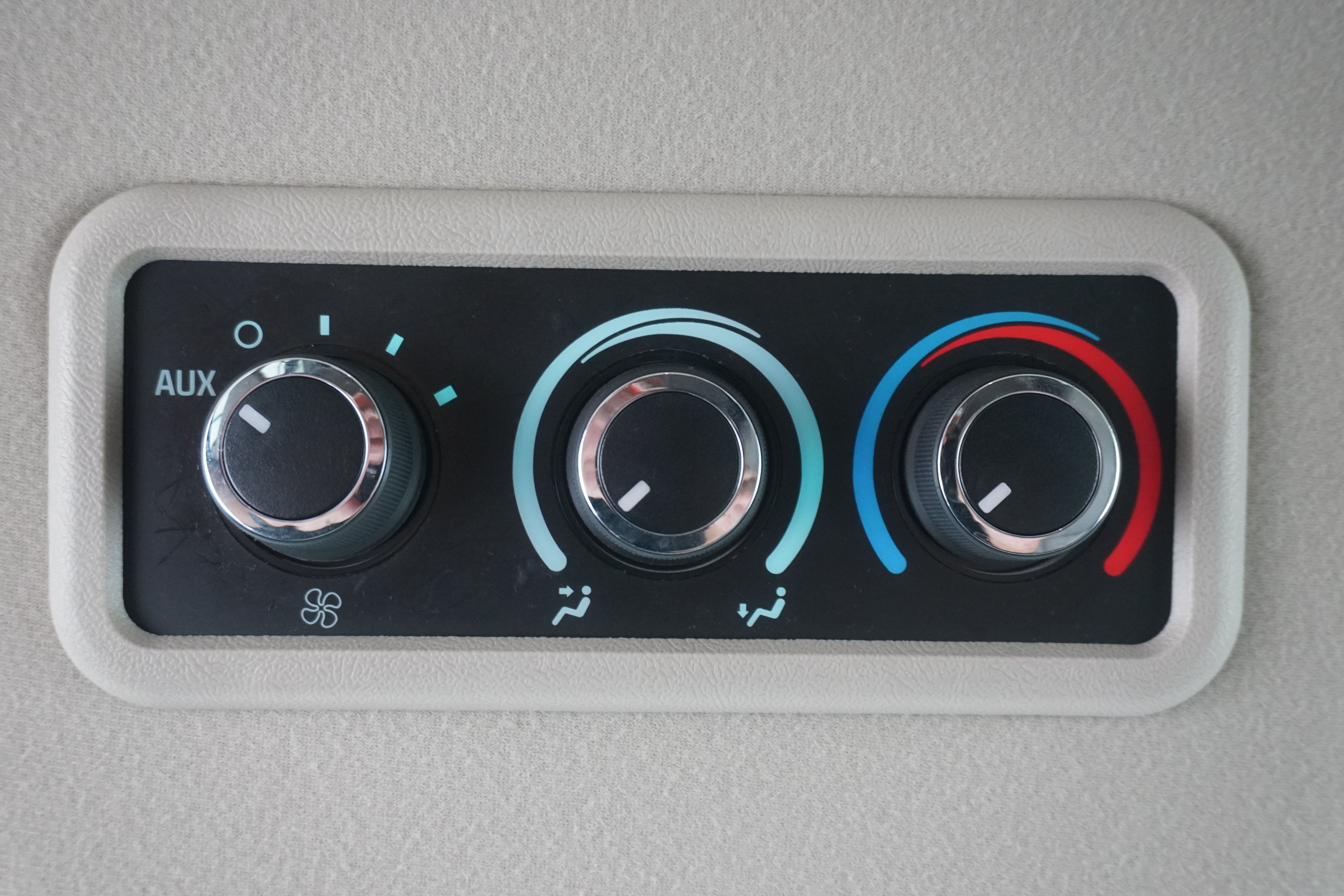 Used 2017 Chevrolet Express 2500 LT w/ LT Preferred Equipment Group RWD image 16