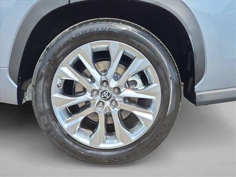 Used 2023 Toyota Highlander Limited FWD image 25