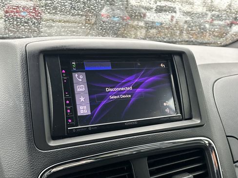 Used 2019 Dodge Grand Caravan SXT image 17