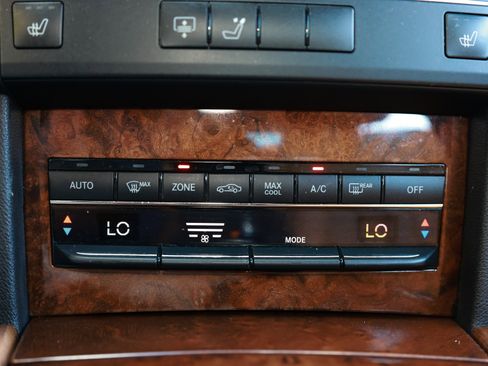 Used 2011 Mercedes-Benz E 350 Sedan image 38