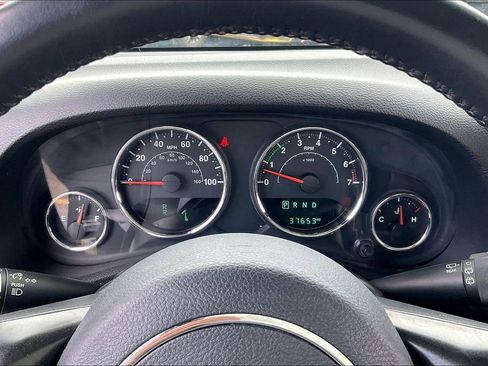 Used 2017 Jeep Wrangler Unlimited Sahara AWD/4WD image 19