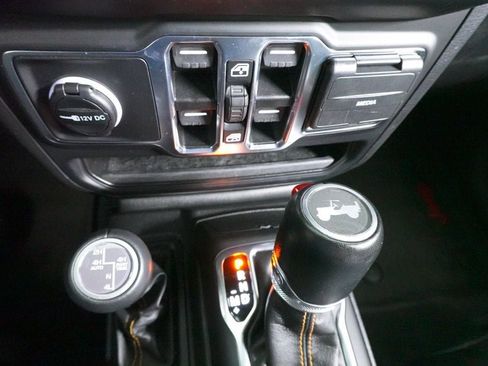 Used 2023 Jeep Wrangler Unlimited Sahara AWD/4WD image 18