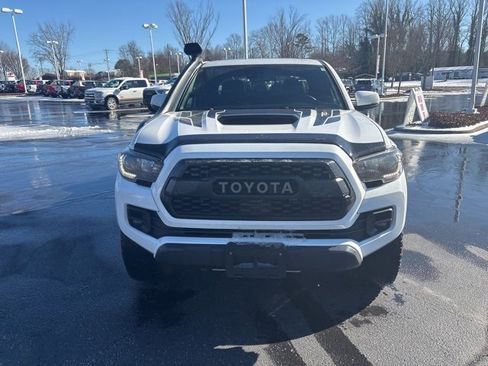 Used 2019 Toyota Tacoma TRD Pro image 2