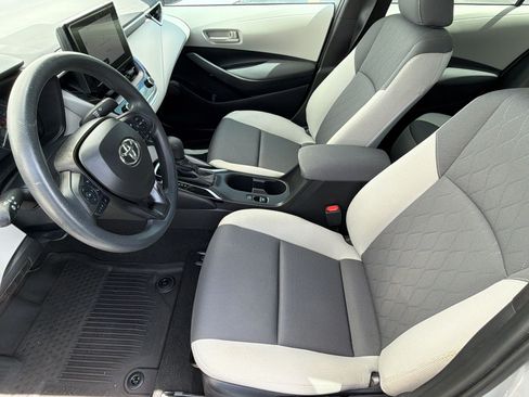 Used 2023 Toyota Corolla LE FWD image 5
