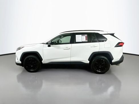 Used 2021 Toyota RAV4 LE FWD image 5
