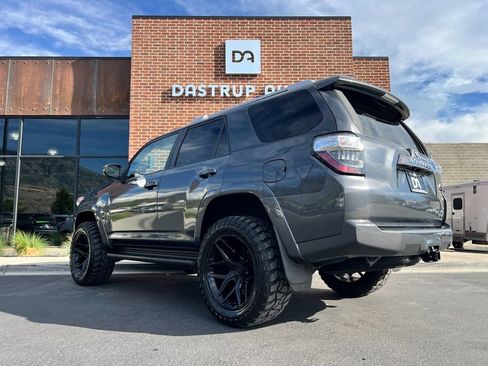 Used 2018 Toyota 4Runner SR5 Premium AWD/4WD image 4