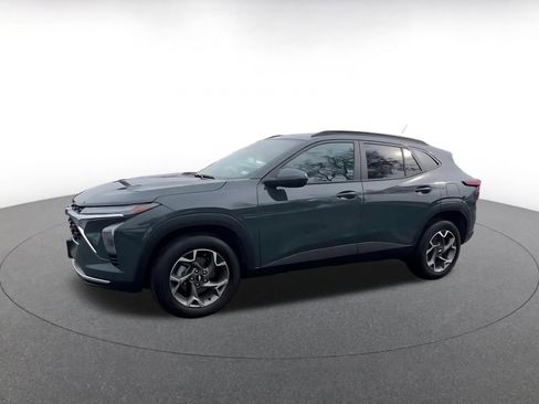 Used 2025 Chevrolet Trax LT image 8