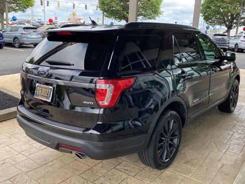 Used 2018 Ford Explorer XLT w/ Equipment Group 202A AWD/4WD image 7