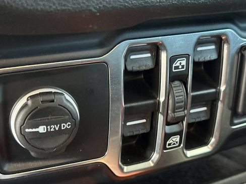 Used 2024 Jeep Wrangler Unlimited AWD/4WD image 18