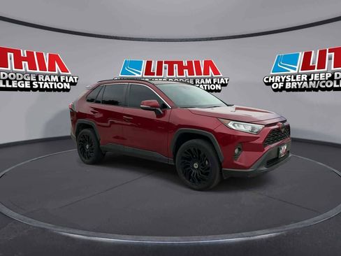 Used 2020 Toyota RAV4 XLE Premium FWD image 2