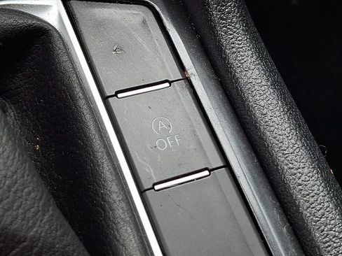 Used 2023 Volkswagen Tiguan SE AWD/4WD image 27