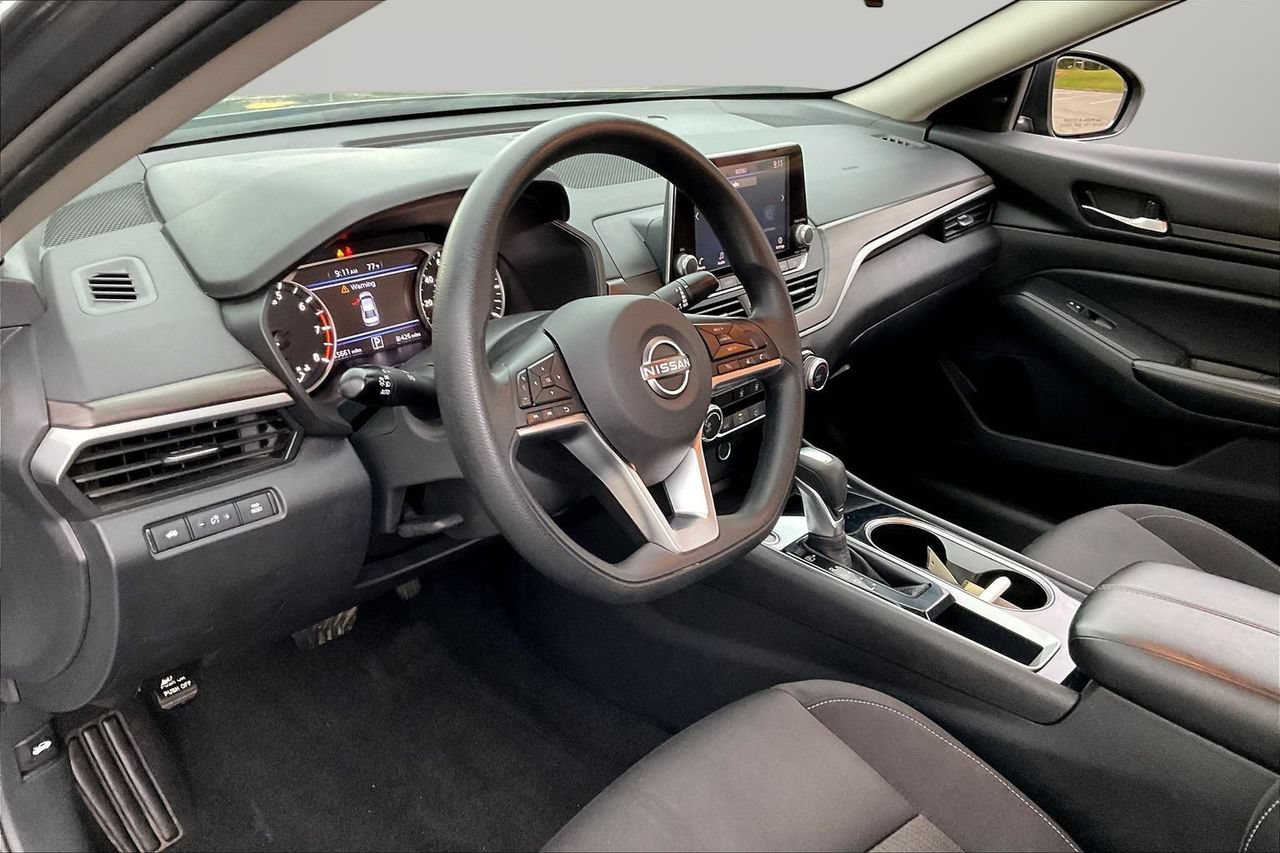 Used 2024 Nissan Altima 2.5 SV FWD image 18
