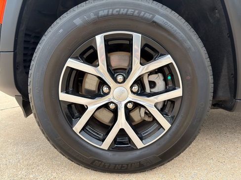 Used 2024 Jeep Grand Cherokee L Limited w/ Luxury Tech Group II image 9