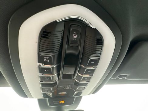 Certified 2023 Porsche Macan AWD/4WD image 40