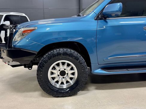 Used 2010 Lexus LX 570 4WD w/ Luxury Pkg image 19