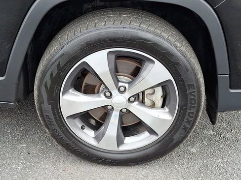 Certified 2019 Jeep Cherokee Limited image 9