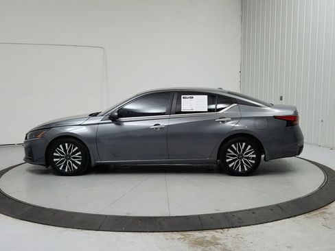 Used 2023 Nissan Altima 2.5 SV w/ SV Premium Package FWD image 4