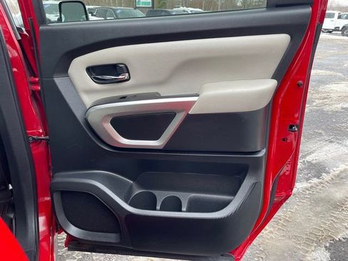 Used 2022 Nissan Titan SV w/ SV Convenience Package image 13