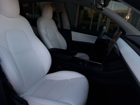 Used 2021 Tesla Model Y Long Range image 13