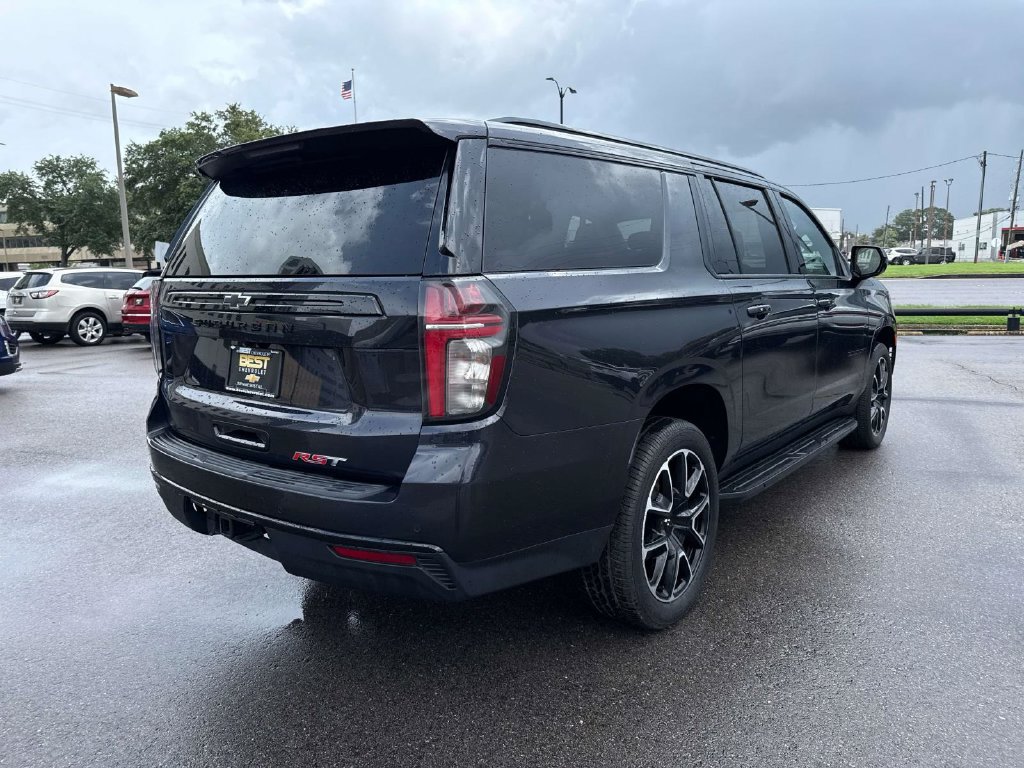 Used 2024 Chevrolet Suburban RST RWD image 7