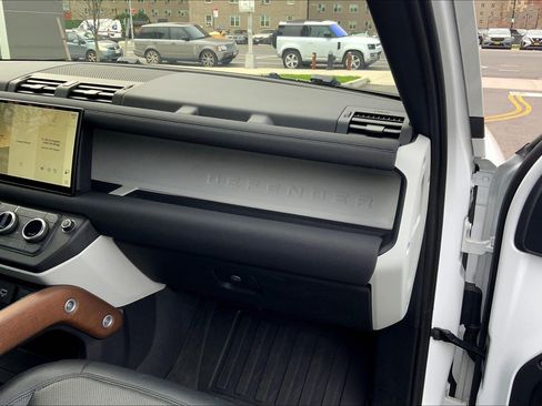 Used 2022 Land Rover Defender 110 S image 18