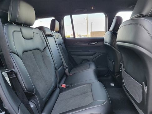 New 2025 Jeep Grand Cherokee Altitude image 22