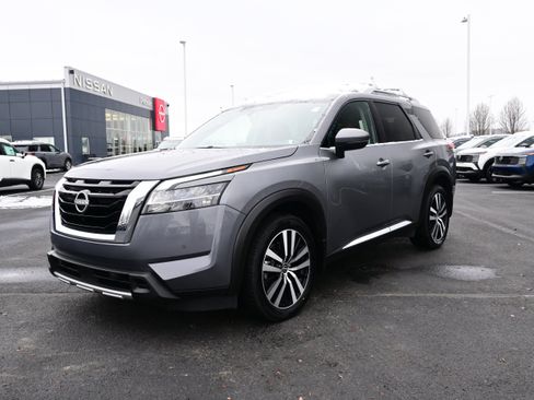 Certified 2023 Nissan Pathfinder Platinum w/ Cargo Package image 4