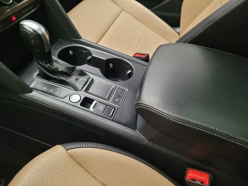Used 2021 Volkswagen Atlas Cross Sport SE w/ Panoramic Sunroof Package FWD image 26