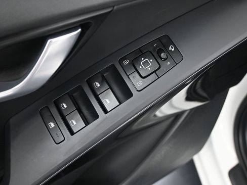 Certified 2023 Kia Niro EX Touring image 11