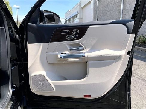 Used 2026 Mercedes-Benz GLB 250 4MATIC image 19