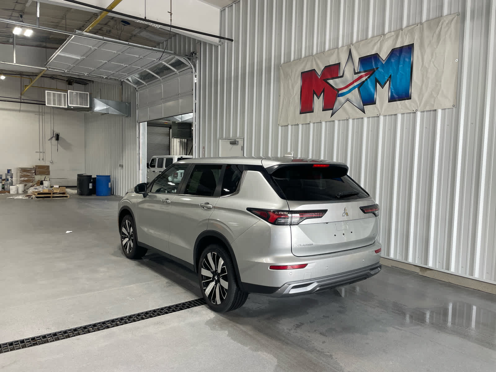 Used 2025 Mitsubishi Outlander LE AWD/4WD image 4
