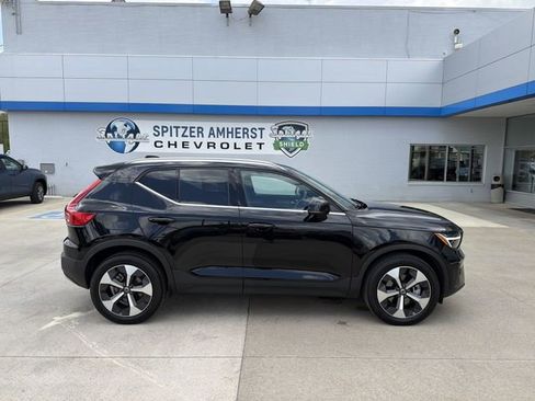 Used 2025 Volvo XC40 B5 Plus AWD/4WD image 11